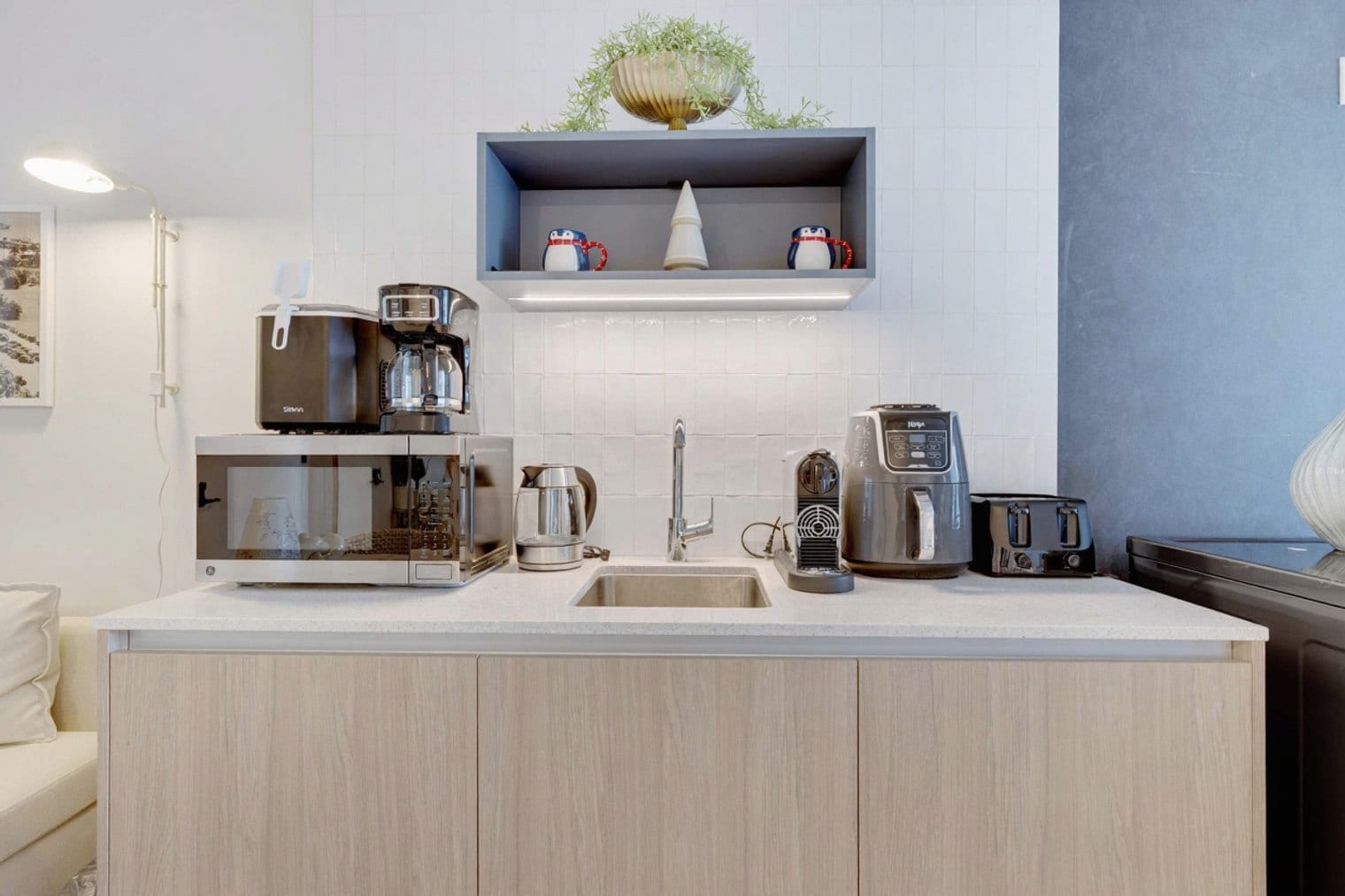 Building Photo - 601 NE 1st Ave