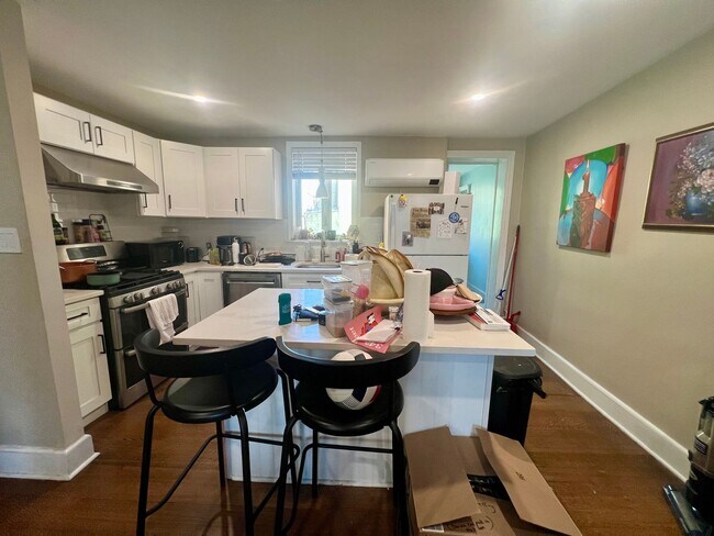 Building Photo - Gorgeous 1-Bedroom Bi-Level Apartment in Passyunk Square! Available NOW!