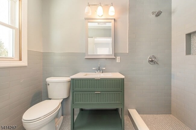 Building Photo - 10 Cardinal Ln