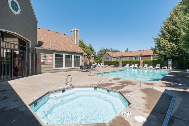 Building Photo - Great Location! 2 bedroom, 2.5 Bathroom Townhouse in Orchard Hills!!