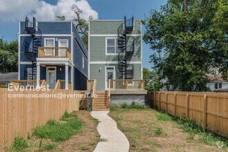 Building Photo - 2905a Davis Ave