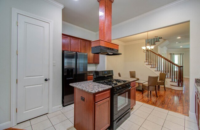 Building Photo - 10205 Brooktree Dr