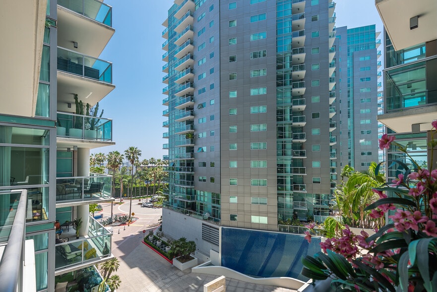 Building Photo - 13700 Marina Pointe Dr