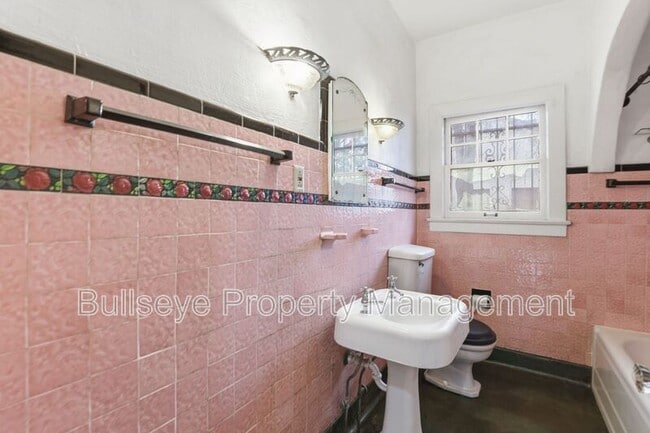 Building Photo - 718 W Roosevelt St