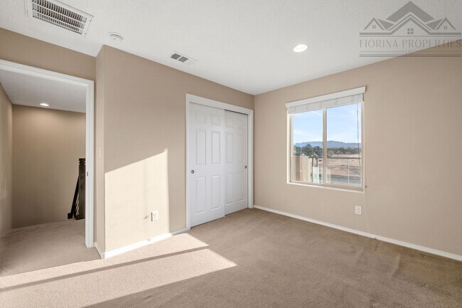 Building Photo - 1 MO. FREE RENT! Gorgeous Corner-Lot Townhouse with Mountain Views