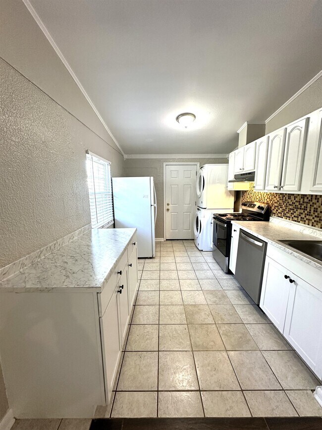 Building Photo - 2917 Mission Rd