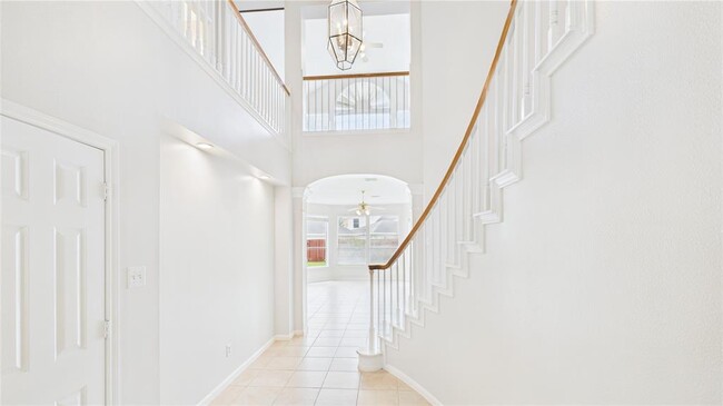 Building Photo - 12019 Costa Del Rey Ct