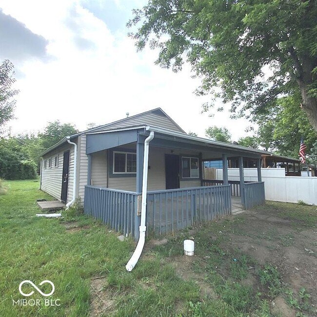 Building Photo - 2933 N Gladstone Ave