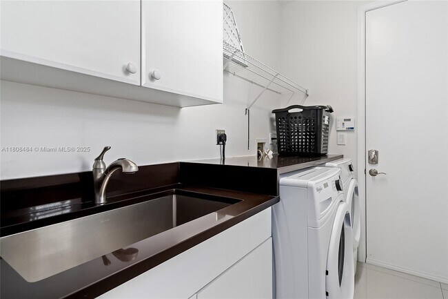 Building Photo - 5701 SW 85th St