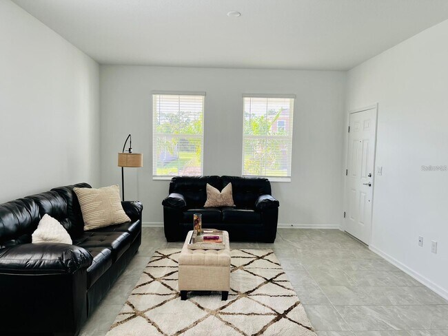 Building Photo - 6319 Lakepine St