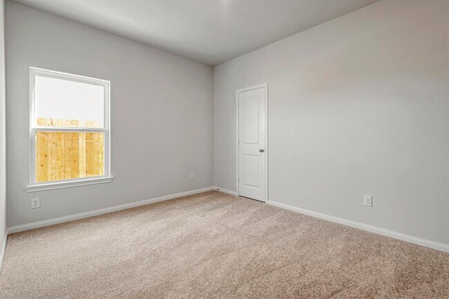 Building Photo - 6411 Elm St