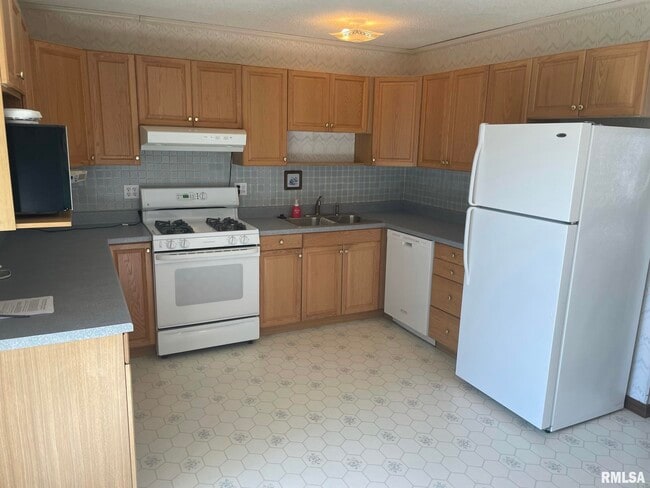 Building Photo - 4625 Candlelight Dr