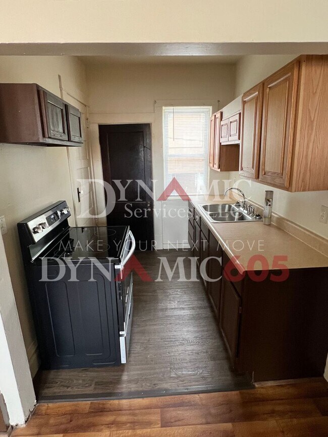 Building Photo - 3BR/1BA Single Family House For Rent