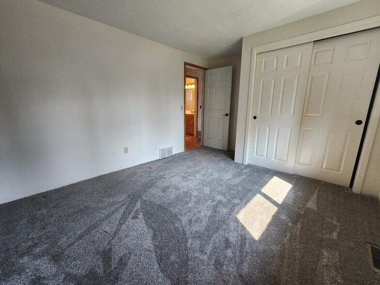 Building Photo - 2113 N Grants Ct