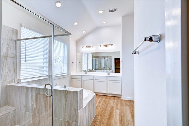 Building Photo - 8403 Oceanmist Cv Dr