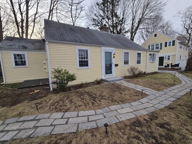 Building Photo - 5 Hillside Ave