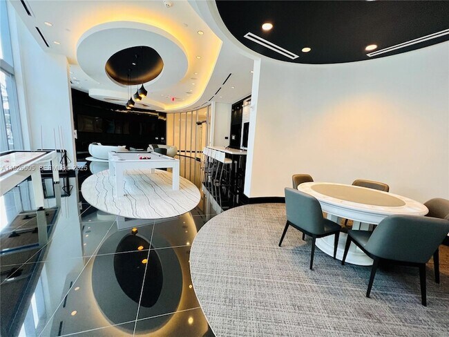 Building Photo - 851 NE 1st Ave