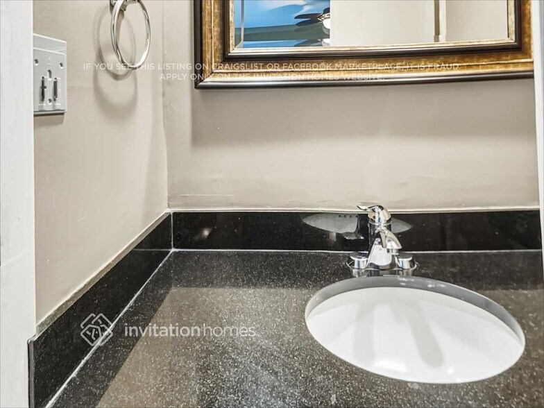 Building Photo - 7015 W Shadow Lake Dr