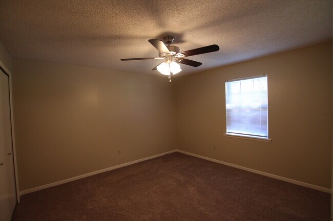 Building Photo - Coming Soon! Charming 3 Bedroom 2 Bath Home in Tyler!