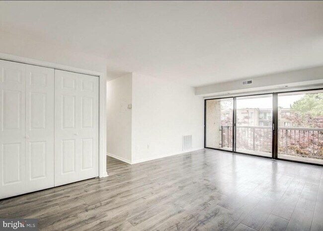 Building Photo - 11051 Camfield Ct