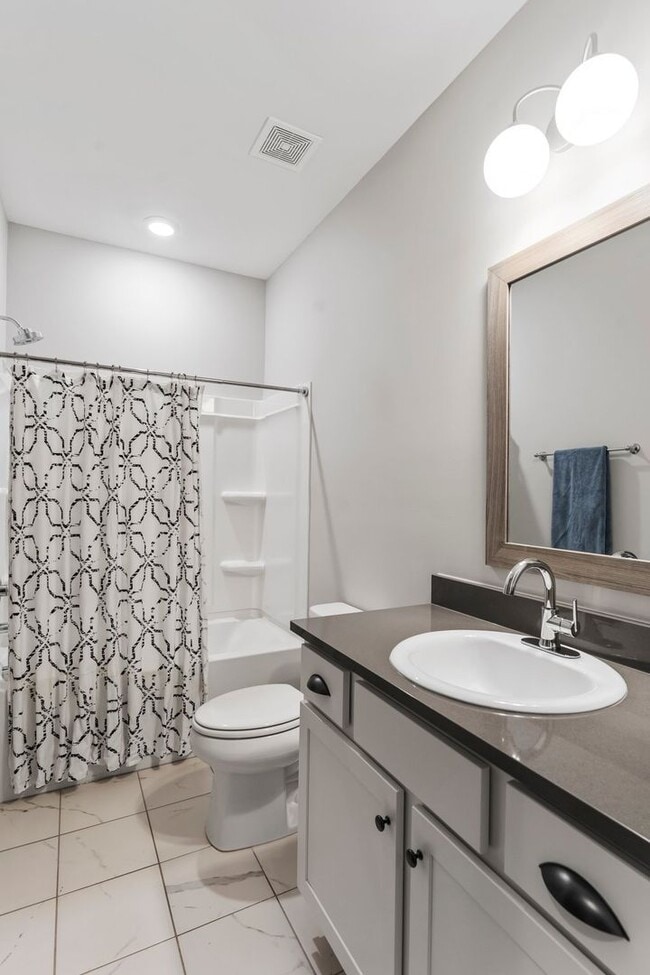 Building Photo - Spotless rental home in the highly sought-after McDaniels neighborhood in College Grove