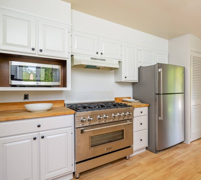 Building Photo - 15 Maidstone Ave