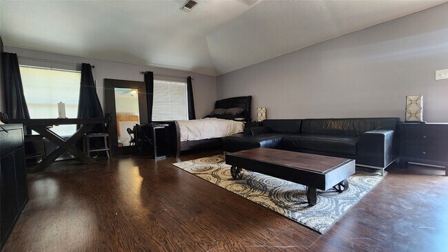 Building Photo - 5015 Orange Tree Dr
