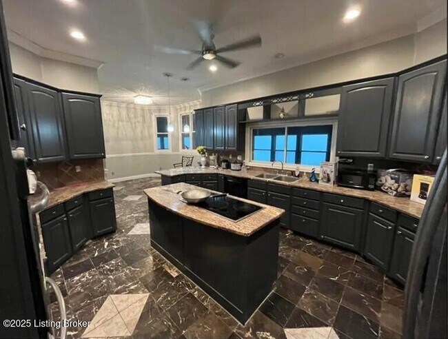 Building Photo - 248 N Myers Rd