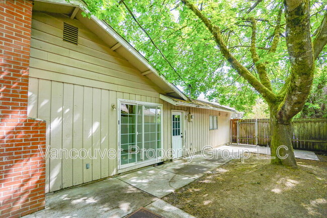 Building Photo - 7104 Louisiana Dr