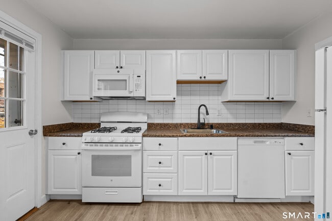 Building Photo - 30 Hamilton Ct