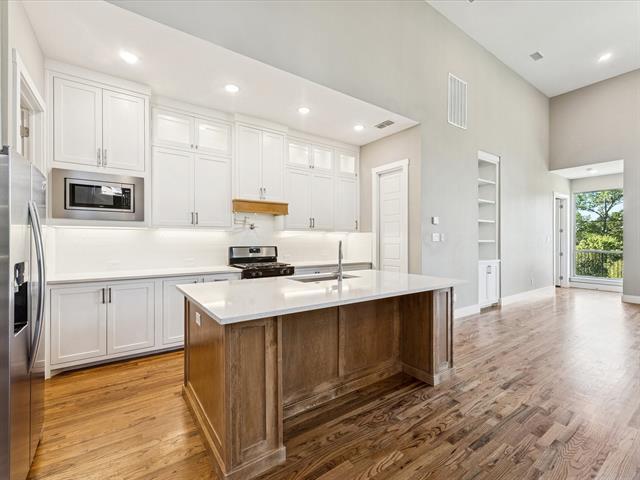 Building Photo - 914 St George Pl