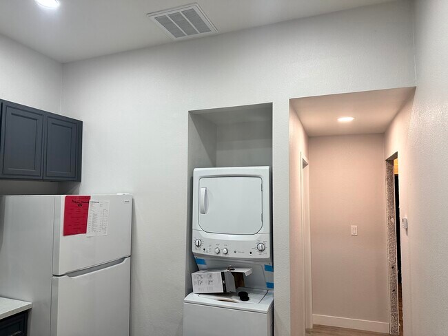 Brand new Kitchen Unit B - Washer/Dryer in the Unit - 656 S 7th St