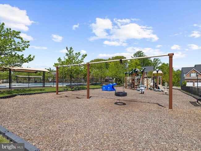 Building Photo - 8512 Pine Springs Dr