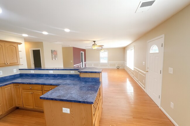 Building Photo - 42802 Higgs Ln