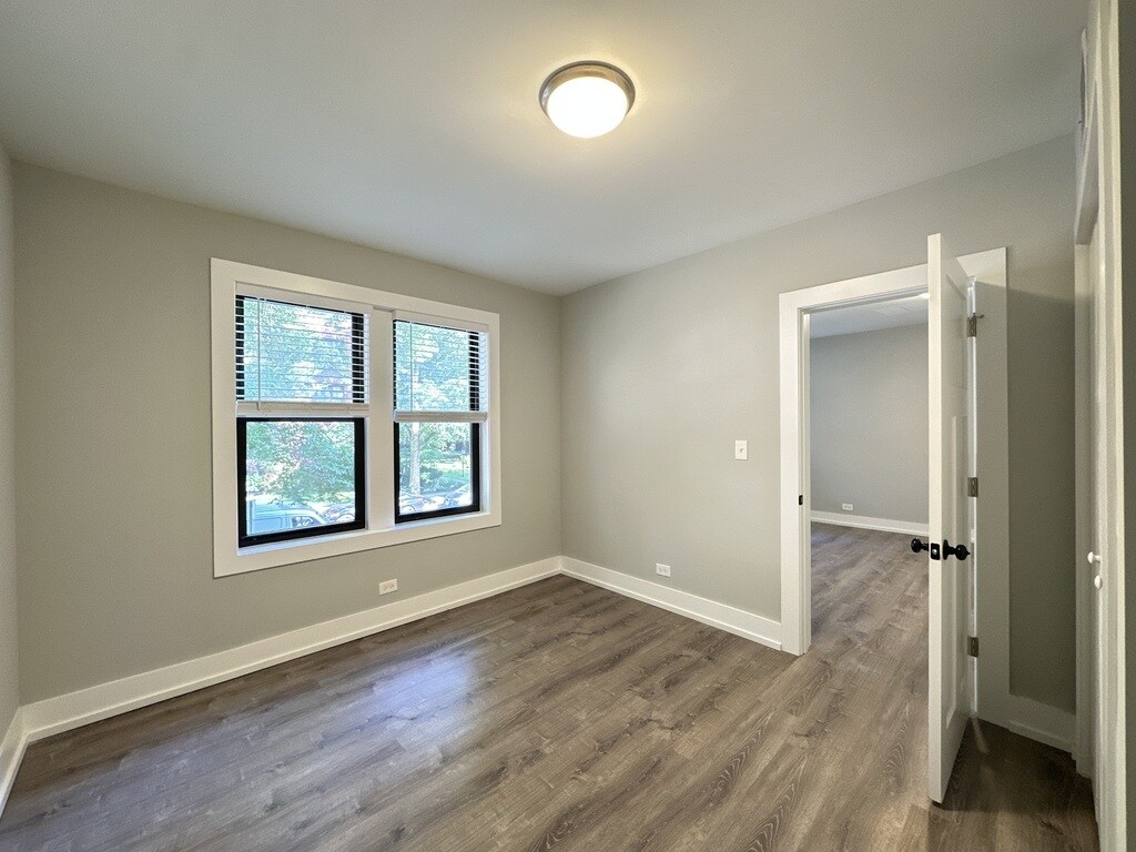 Building Photo - 1122 Maple Ave