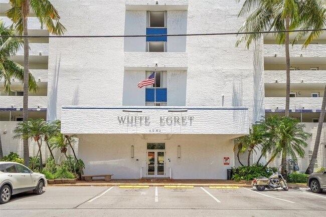 Building Photo - 2200 NE 33rd Ave
