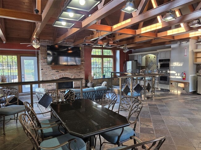 Building Photo - 2300 Old Spanish Trl