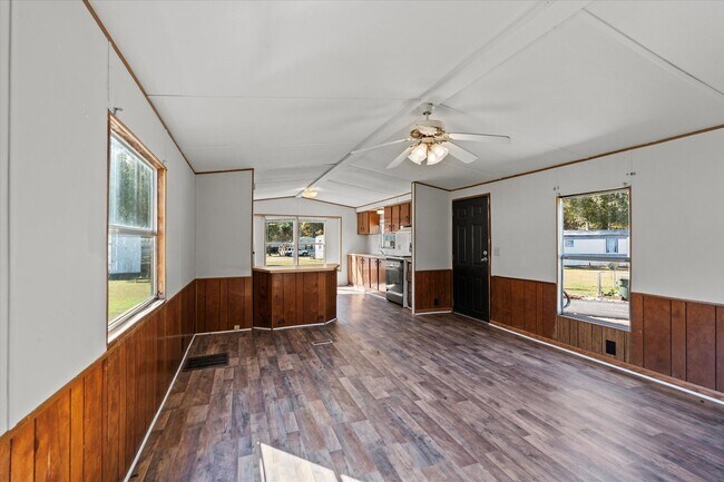 Building Photo - Updated 2BR/1BA Trailer in Muscle Shoals – Quiet Country Setting