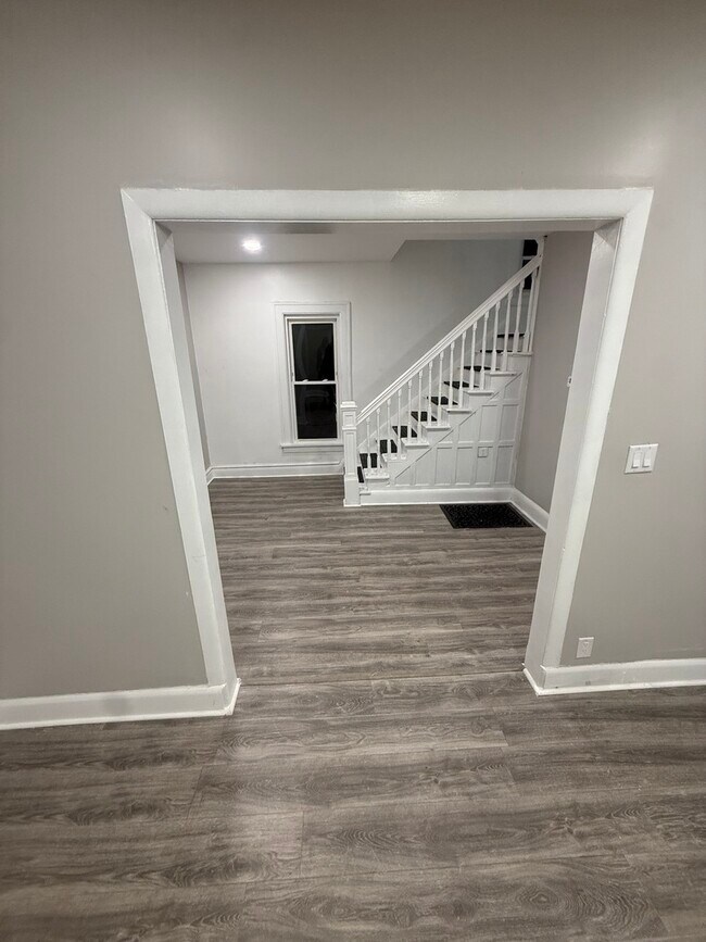 Building Photo - 746 N Schuyler Ave