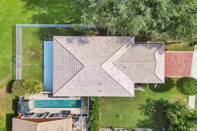 Building Photo - 6305 Willoughby Cir