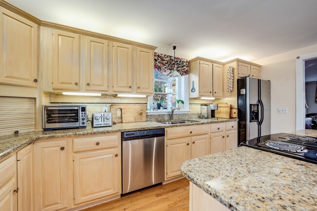 Building Photo - 58 Sill Ln