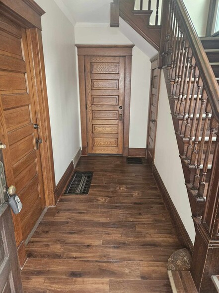 Entryway with closet - 107 Patton St