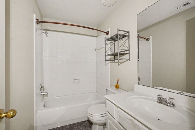 Building Photo - 3808 Armand Dr