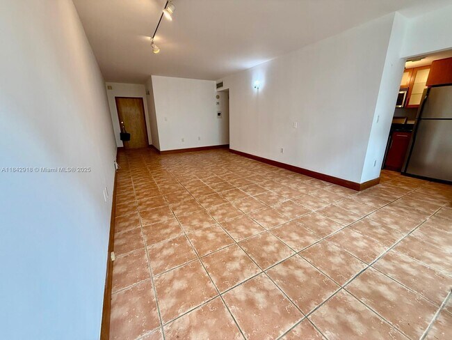 Building Photo - 2539 Bayshore Dr