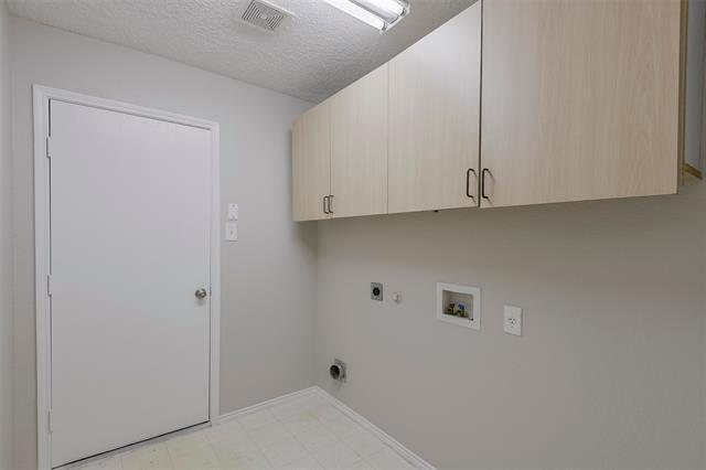 Building Photo - 5525 Ventura St