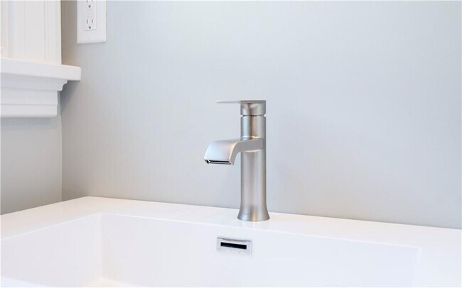 Building Photo - 118 Ruggles Ave