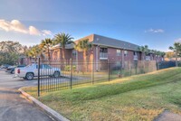 Building Photo - 55+Senior Community******Rent $949/month**...