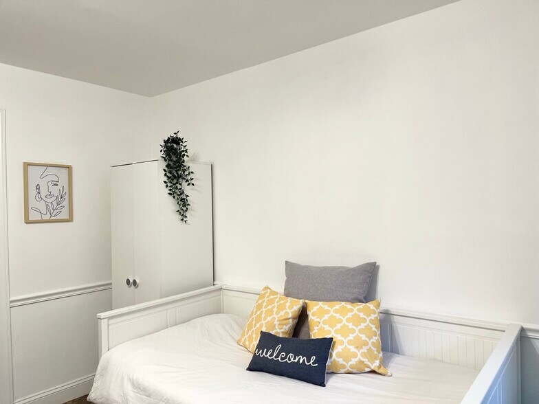 Building Photo - 614 G St SW