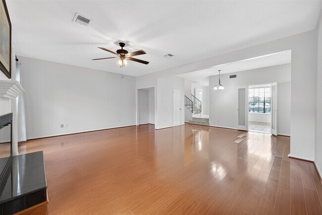 Building Photo - 7505 Memorial Woods Dr