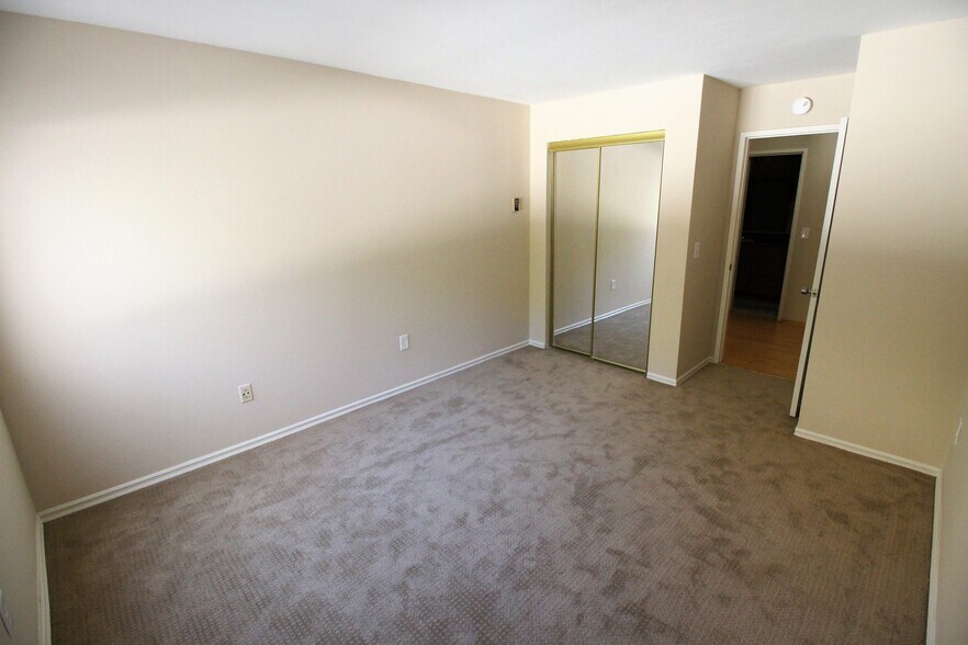 Building Photo - 6780 Friars Rd